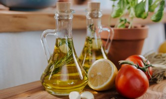 L'Olio Extravergine di Oliva: Benefici e Usi in Cucina