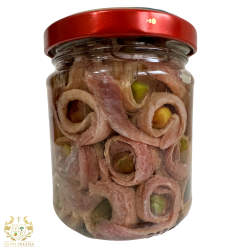 Filetti di acciughe arrotolati con pistacchio